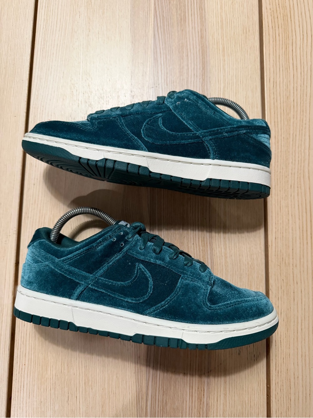 Women Nike Dunk Low‎ Atomic Teal Velvet DZ5224-300 Size 8.5